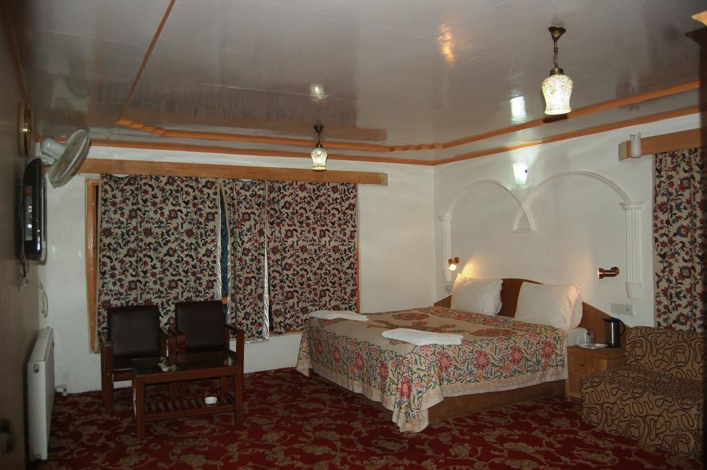 Hotel Paradise Inn Пахалгам Экстерьер фото