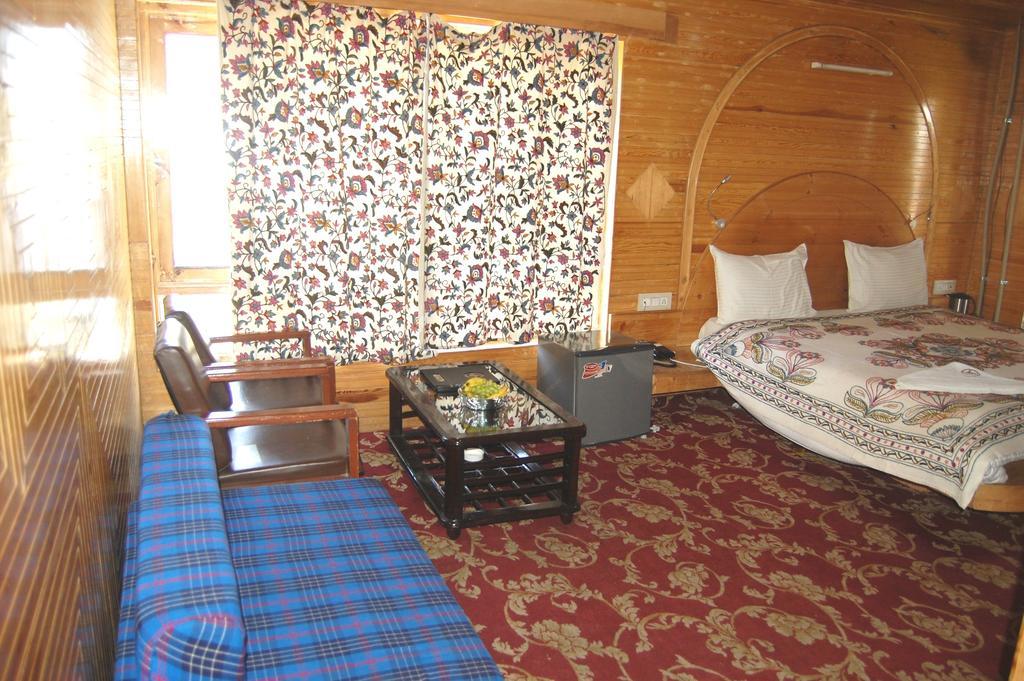 Hotel Paradise Inn Пахалгам Экстерьер фото