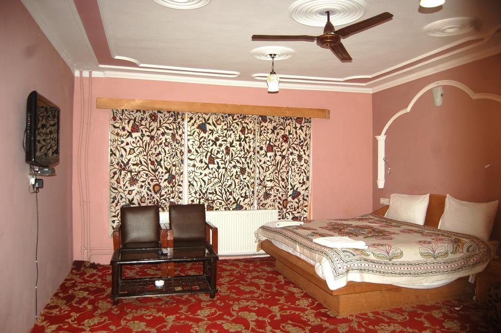Hotel Paradise Inn Пахалгам Экстерьер фото