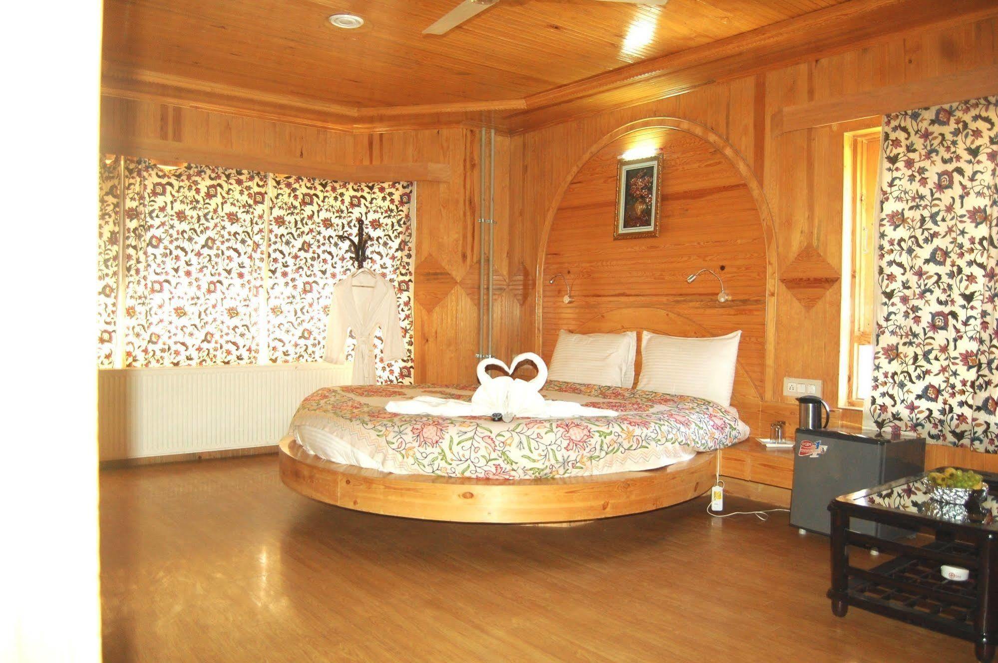 Hotel Paradise Inn Пахалгам Экстерьер фото
