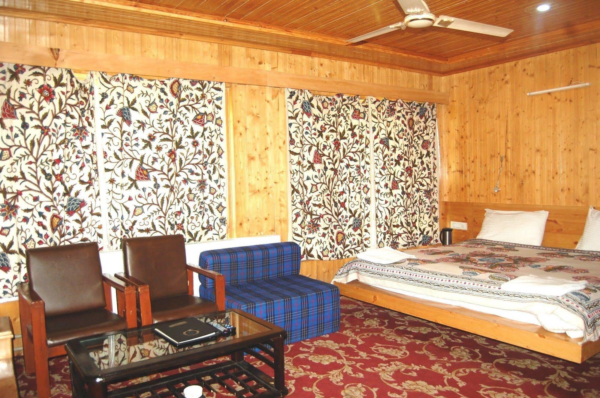 Hotel Paradise Inn Пахалгам Экстерьер фото
