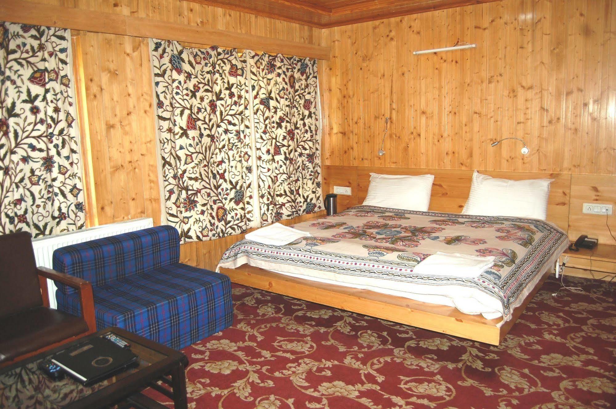 Hotel Paradise Inn Пахалгам Экстерьер фото