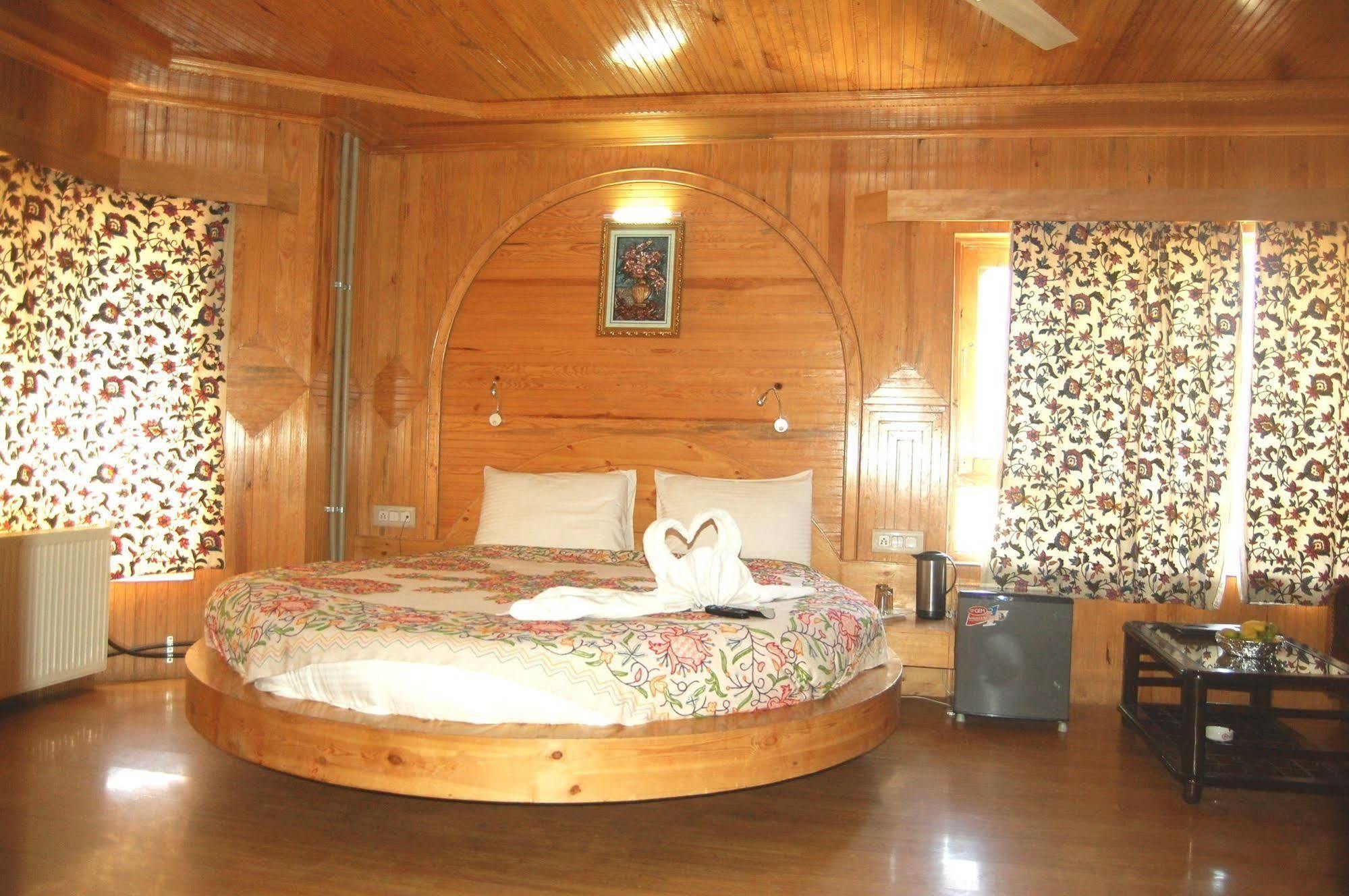 Hotel Paradise Inn Пахалгам Экстерьер фото