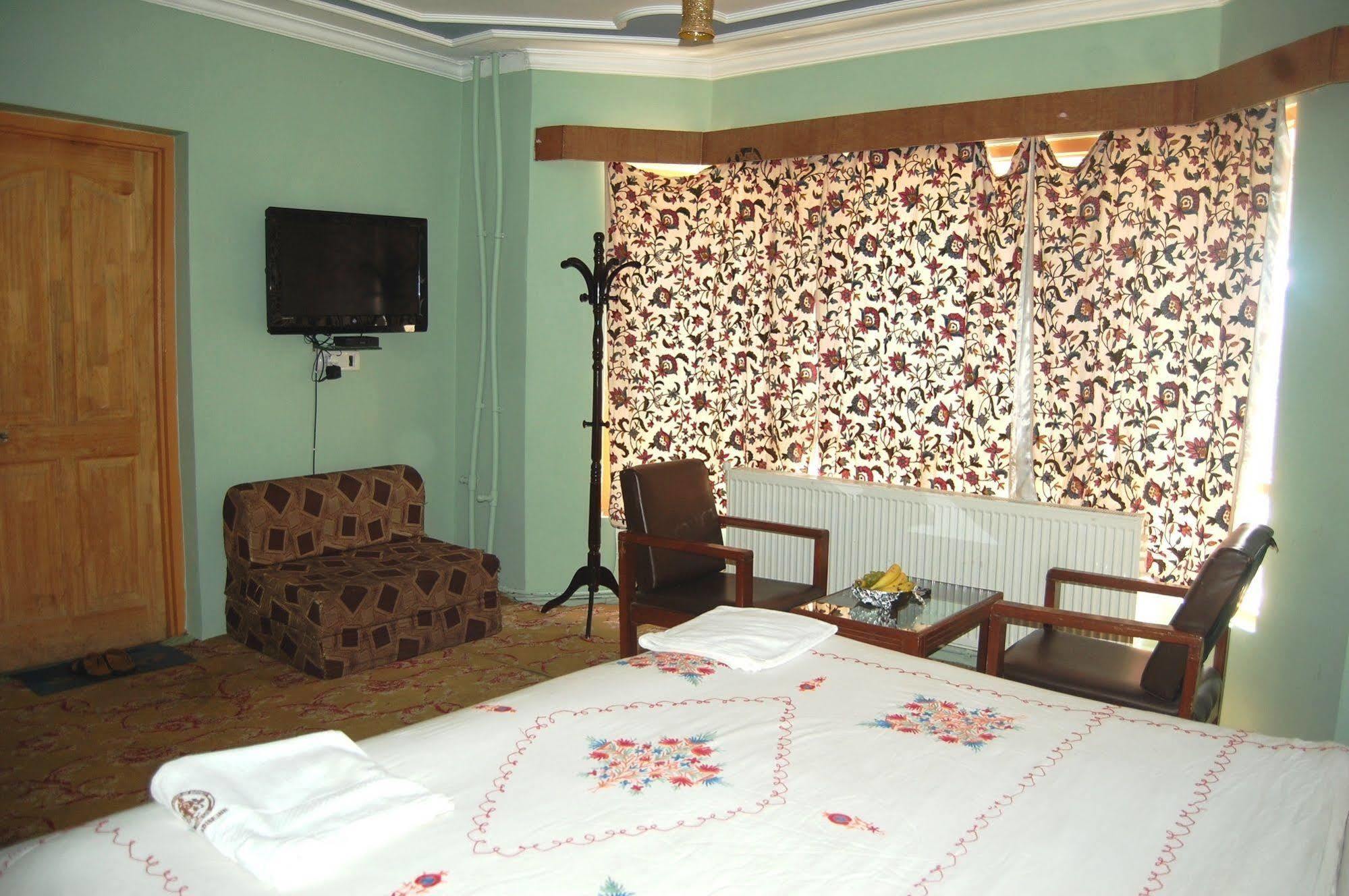 Hotel Paradise Inn Пахалгам Экстерьер фото