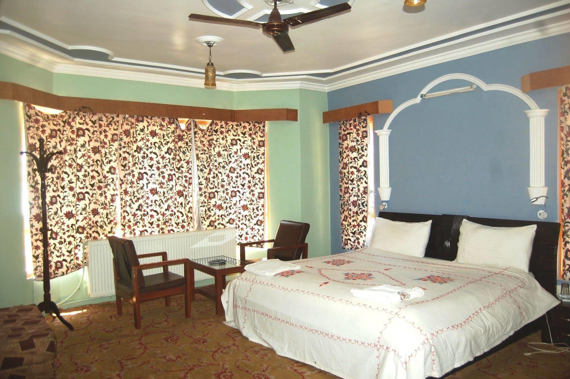 Hotel Paradise Inn Пахалгам Экстерьер фото
